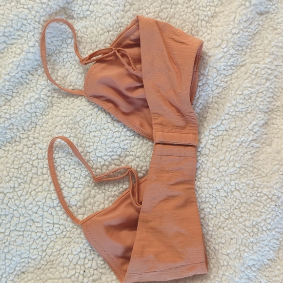 Free people bra with middle wire. Great for cleavage! - Picture 5 of 5